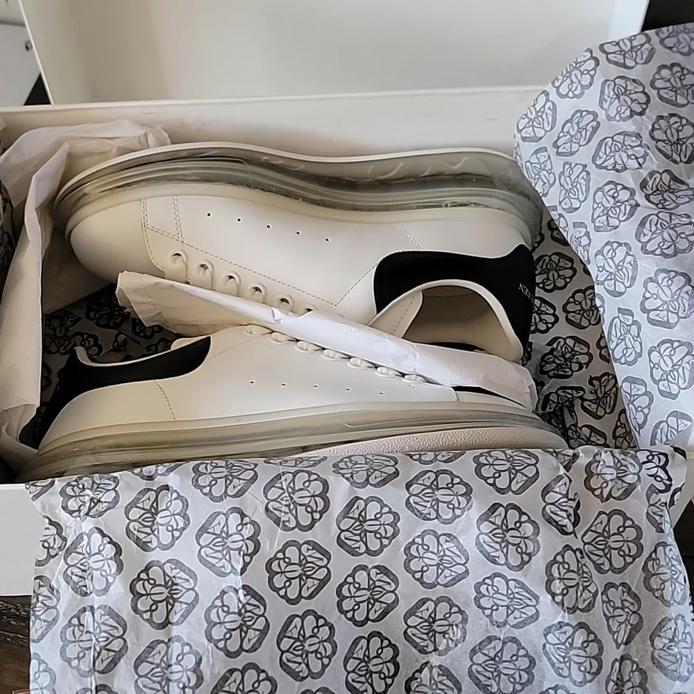 Women's Oversized Sneaker in White/black - Picture 7 of 10